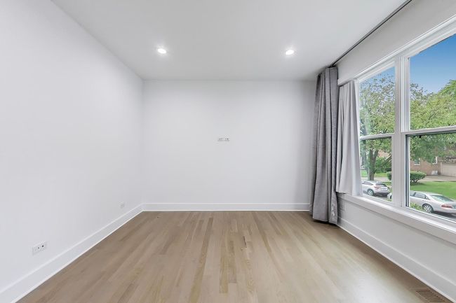 8127 Floral Ave, Townhouse with 3 bedrooms, 4 bathrooms and 3 parking in Skokie IL | Image 12