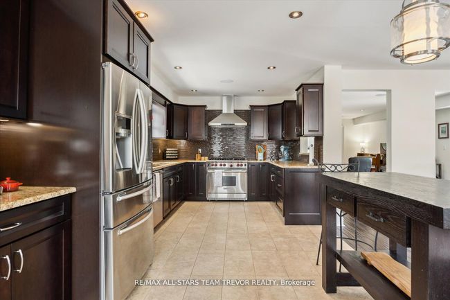 27 Corbett Cres, House other with 3 bedrooms, 4 bathrooms and 5 parking in Aurora ON | Image 9
