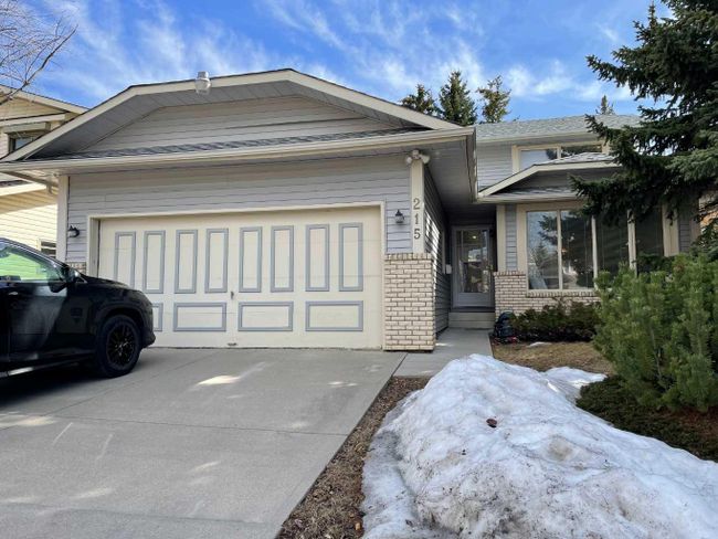 215 Edgebank Place Nw, Home with 4 bedrooms, 3 bathrooms and 4 parking in Calgary AB | Image 1