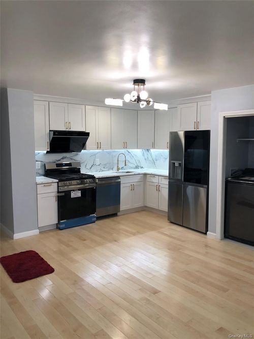 c2b-25-28 120th St, Flushing, NY, 11354-6768 | Card Image