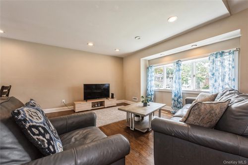 49 Eddie Ave, North Babylon, NY, 11703-2724 | Card Image