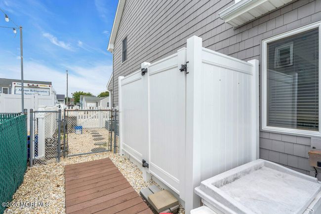 Outdoor shower | Image 45