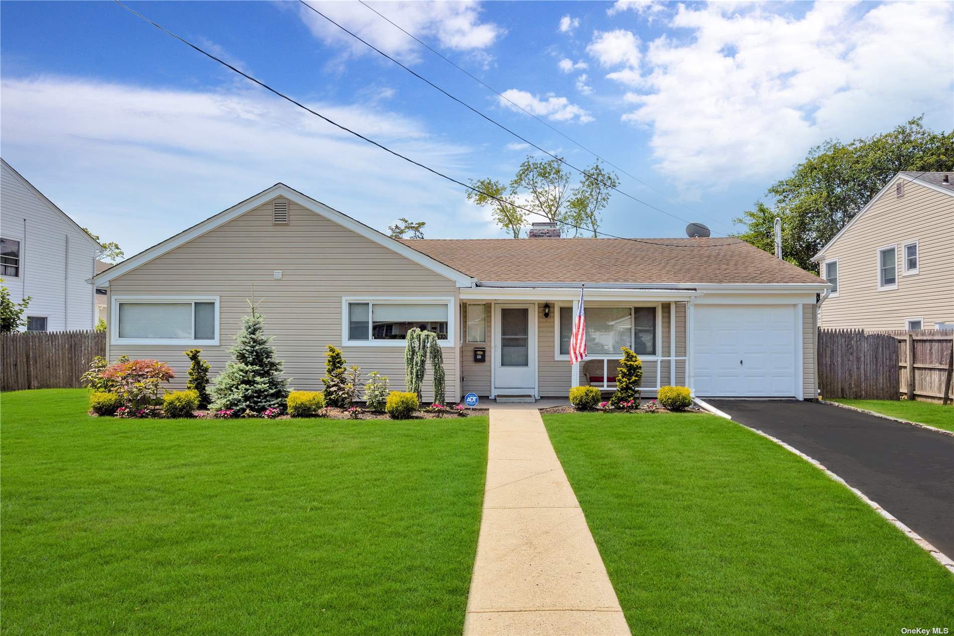 Peconic Dr, Massapequa, NY 11758
