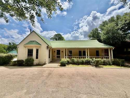 900 S Seaman St, Eastland, TX, 76448-3447 | Card Image