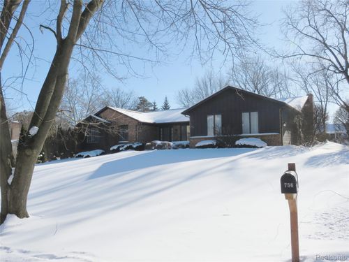 756 Great Oaks Dr, Bloomfield Hills, MI, 48304-1920 | Card Image
