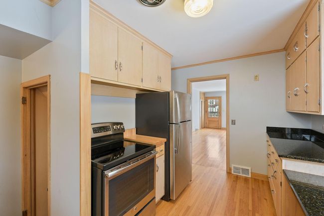 720 Wayzata Blvd E, House other with 2 bedrooms, 2 bathrooms and null parking in Wayzata MN | Image 10