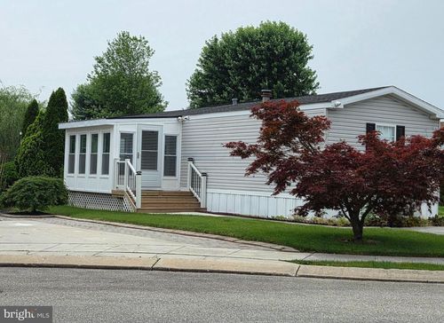 69 Hampshire Dr, New Oxford, PA, 17350-8756 | Card Image