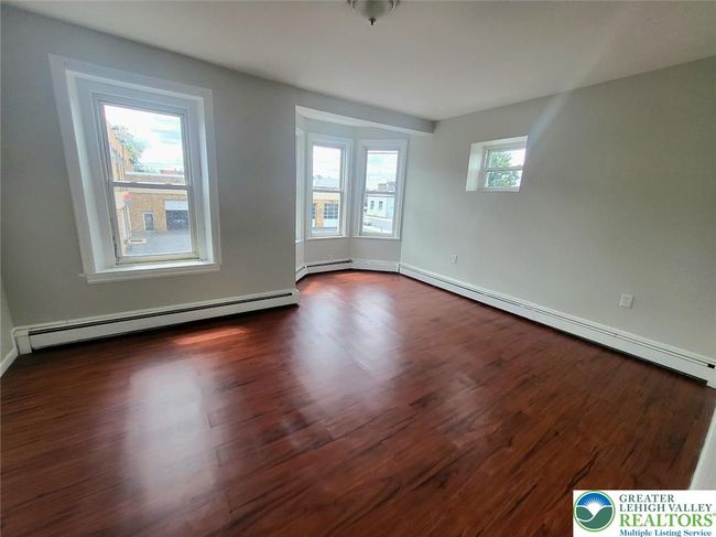 1245 W Turner St, Townhouse with 5 bedrooms, 2 bathrooms and null parking in Allentown PA | Image 9