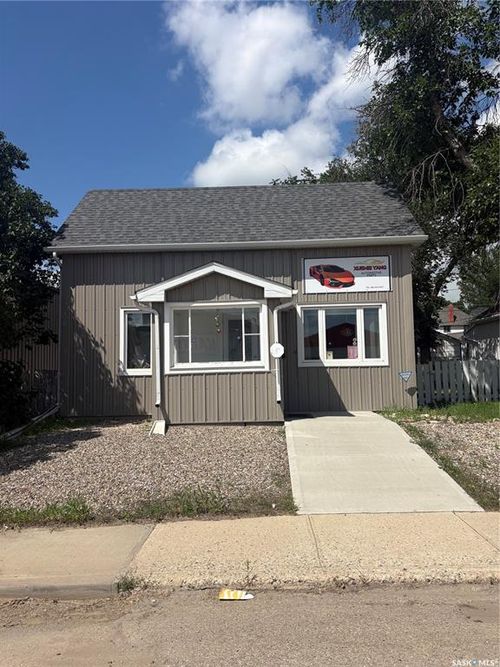454 Fairford St W, Moose Jaw, SK, S6H1W2 | Card Image