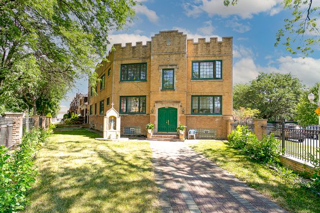 3107 N Harding Ave, Home with 12 bedrooms, 7 bathrooms and 4 parking in Chicago IL | Image 4