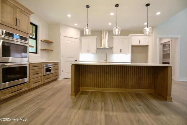 Eat-in center island | Image 11