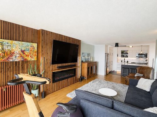 303-441 E 3rd St, North Vancouver, BC, V7L1G3 | Card Image