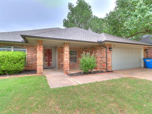 329 E Twelve Oaks Ter, Mustang, OK, 73064-4913 | Card Image