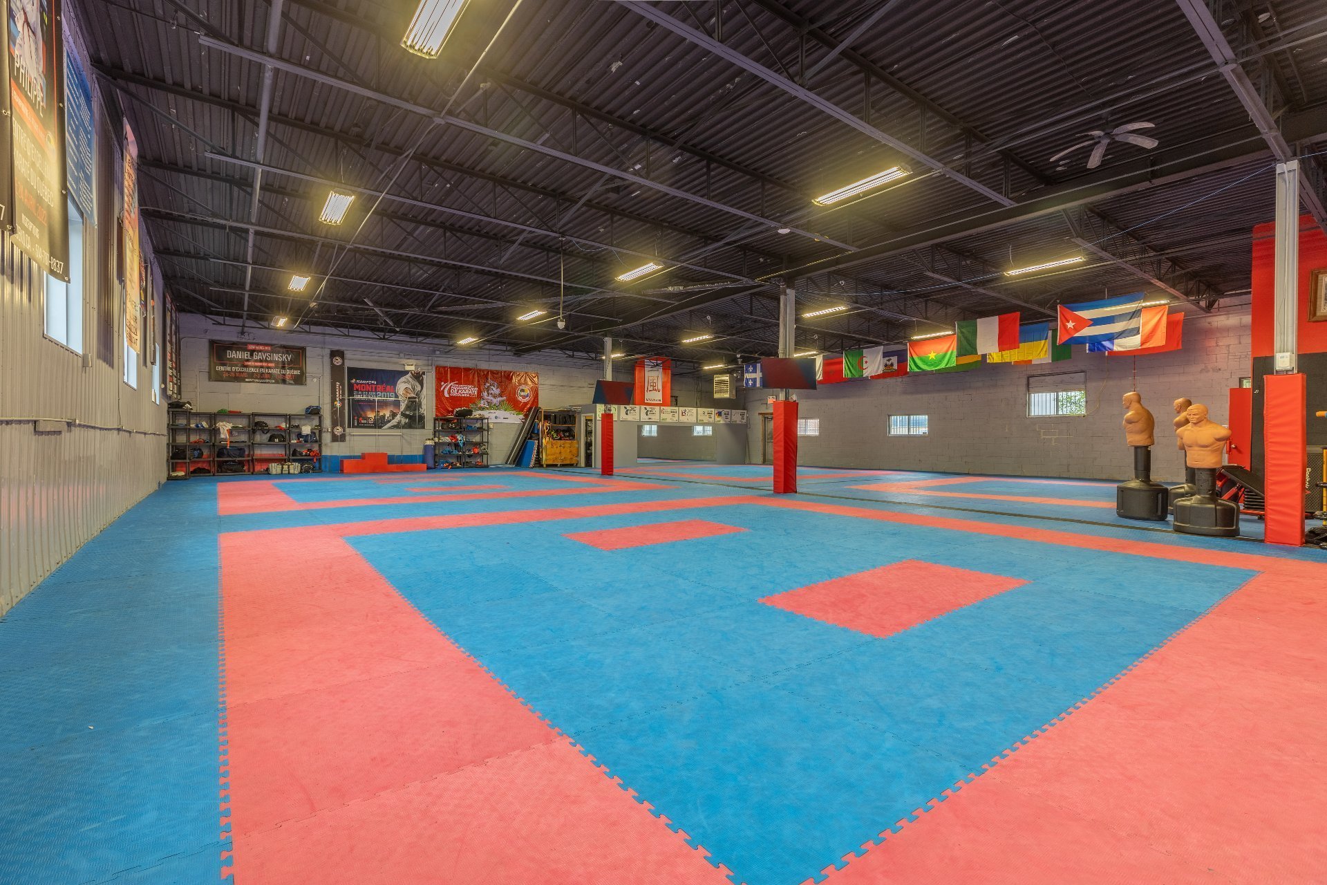 Commercial Sale in Montréal (Montréal-Nord) 2