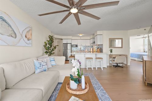 1107-801 S King St, Honolulu, HI, 96813-3022 | Card Image