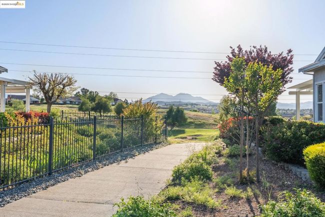 664 Prince Albert Way, Home with 2 bedrooms, 2 bathrooms and 1 parking in Brentwood CA | Image 48