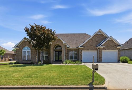 135 Wynchase Dr W, Muscle Shoals, AL, 35661-3692 | Card Image
