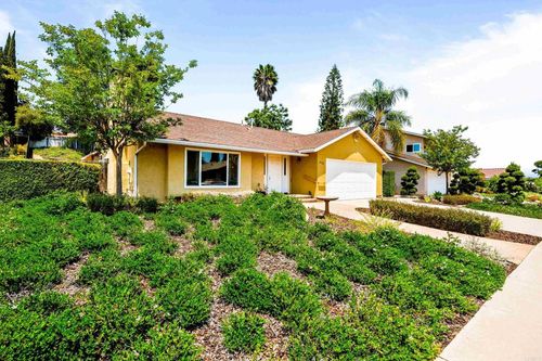 832 Casa De Oro Pl, Escondido, CA, 92025-5903 | Card Image