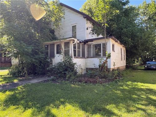 132 Chestnut St, Gowanda, NY, 14070-1404 | Card Image