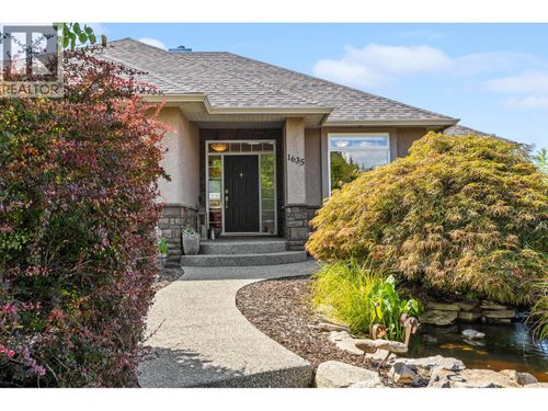 1635 Gregory Rd, House with 3 bedrooms, 3 bathrooms and 8 parking in West Kelowna BC | Card Image