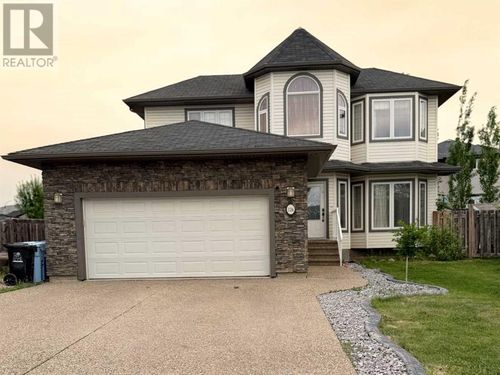 126 Pearl Bay, Fort Mcmurray, AB, T9K0E7 | Card Image