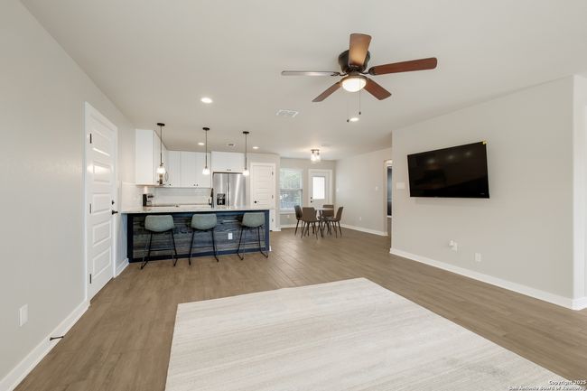 122 Hi View Dr, House other with 3 bedrooms, 3 bathrooms and null parking in Pipe Creek TX | Image 7
