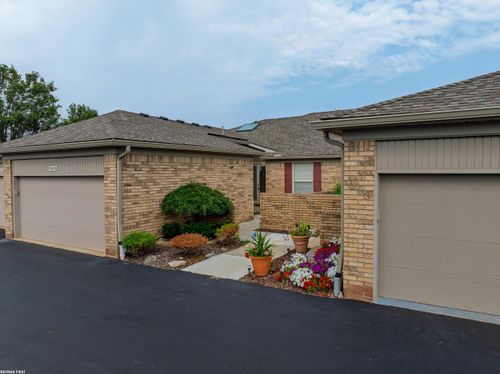 59055 Golden Oak Ct, Washington Township, MI, 48094-3726 | Card Image