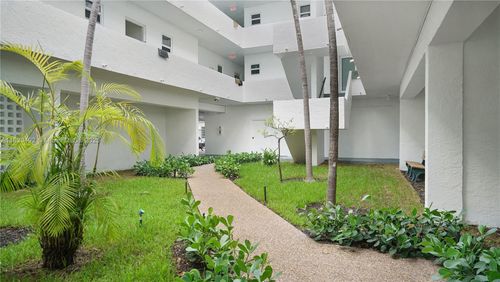 apt-304-1033 Lenox Ave, Miami Beach, FL, 33139-4865 | Card Image