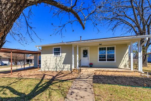 204 Morning Glory Dr, Fredericksburg, TX, 78624-6776 | Card Image