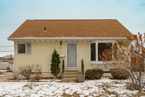 2004 18th St Nw, Rochester, MN, 55901-7913 | Card Image