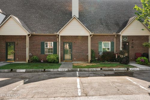 6904 Kings Crossing Way, Knoxville, TN, 37918-5238 | Card Image