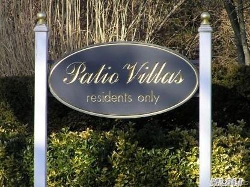 28 Brittany Ln, Westhampton Beach, NY, 11978-1425 | Card Image