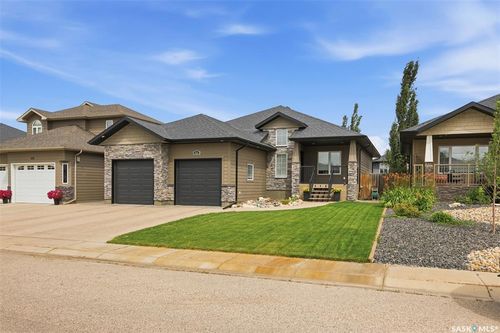 420 Hogan Way, House with 4 bedrooms, 3 bathrooms and 5 parking in Warman SK | Card Image