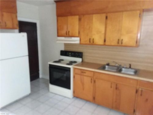 a4-2811 Colonial Ave, Norfolk, VA, 23508-3342 | Card Image