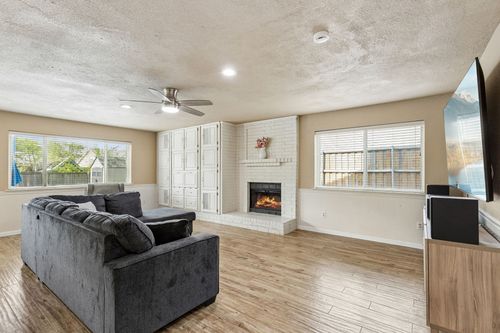 304 Lark Ln, Euless, TX, 76039-8028 | Card Image