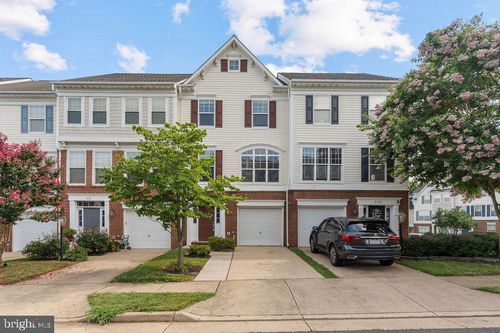 8110 Rainwater Cir, MANASSAS, VA, 20111-5231 | Card Image