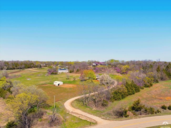 11096 43 Rd St, Home with 3 bedrooms, 3 bathrooms and null parking in Perry KS | Image 36