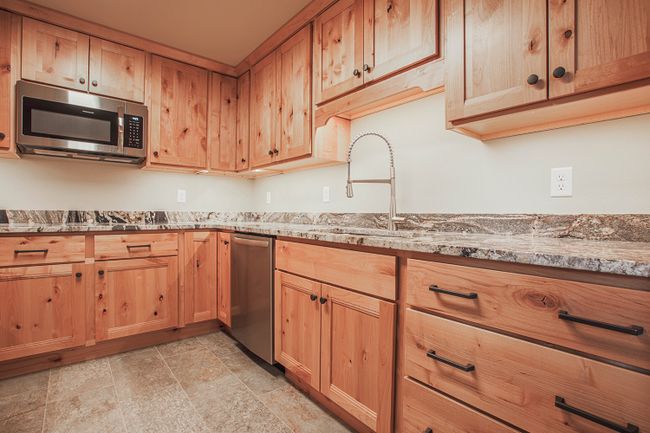 butlers pantry/prep area | Image 19