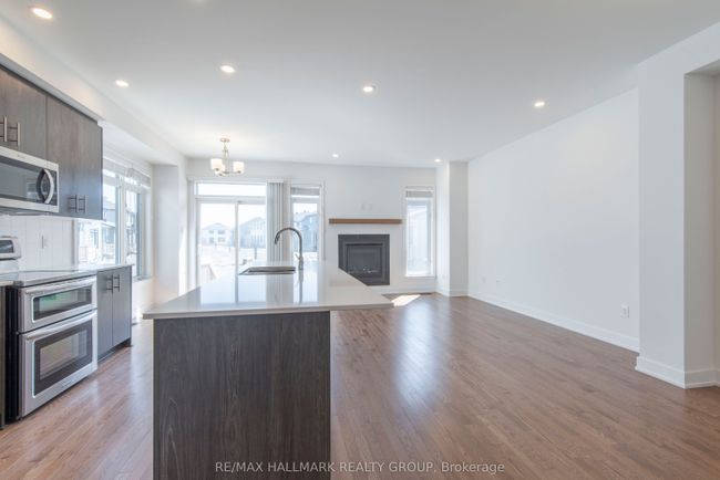 853 Solarium Ave, House attached with 3 bedrooms, 3 bathrooms and 1 parking in Manotick ON | Image 6