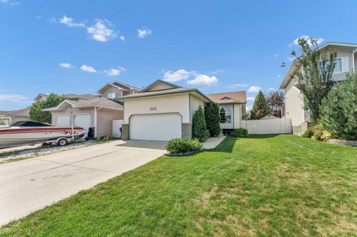 402 Stratton Way Se, Medicine Hat, AB, T1B4N2 | Card Image