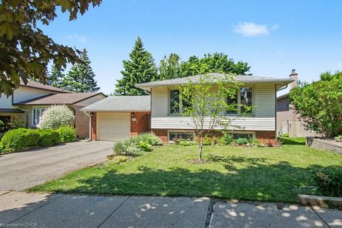 94 Devonglen Dr, Kitchener, ON, N2E2C5 | Card Image