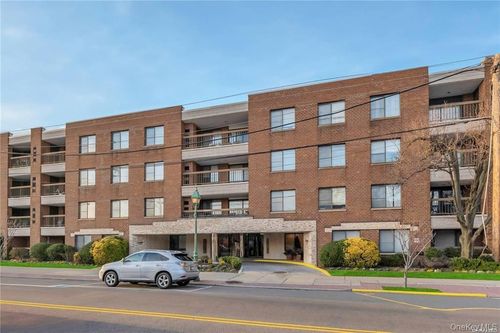 apt-3v-376 Central Ave, Lawrence, NY, 11559-1625 | Card Image