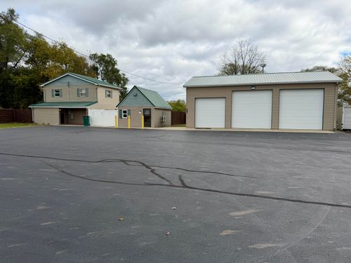 396 & 398 20th St N, Springfield, MI, 49037-4816 | Card Image