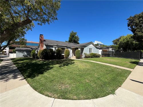 15483 Dickens St, Sherman Oaks, CA, 91403-3608 | Card Image