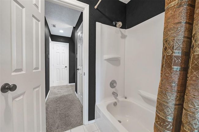 Jack and Jill shared bath | Image 25