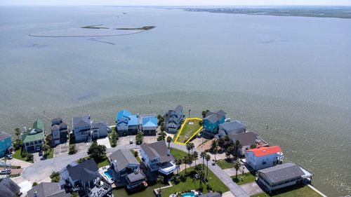 135 Isles End Rd, Tiki Island, TX, 77554-6103 | Card Image