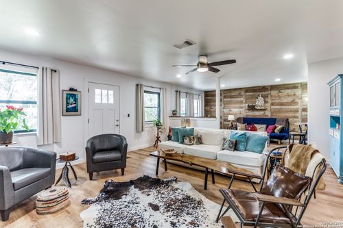 103 Amber Dr, Comfort, TX, 78013-2222 | Card Image