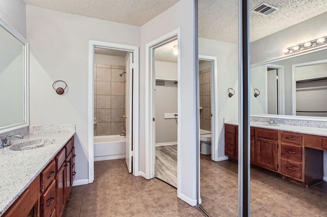 Primary Bathroom | Image 15