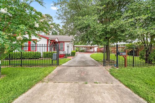 2609 Bevis St, Houston, TX, 77008-1753 | Card Image