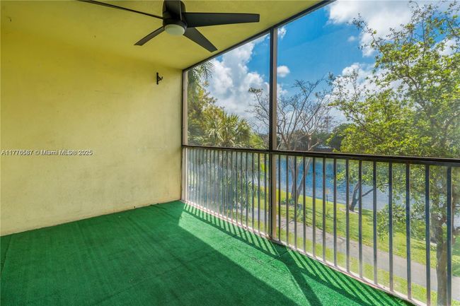 APT-306 - 2206 S Cypress Bend Dr, Condo with 2 bedrooms, 2 bathrooms and null parking in Pompano Beach FL | Image 8